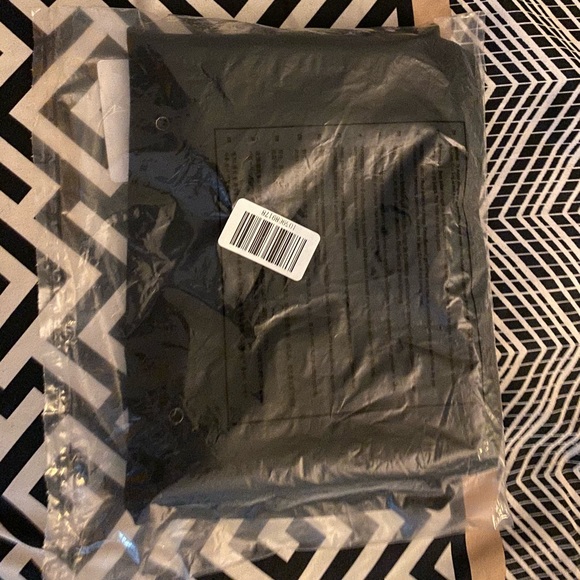 Off shoulder top - Picture 4 of 4